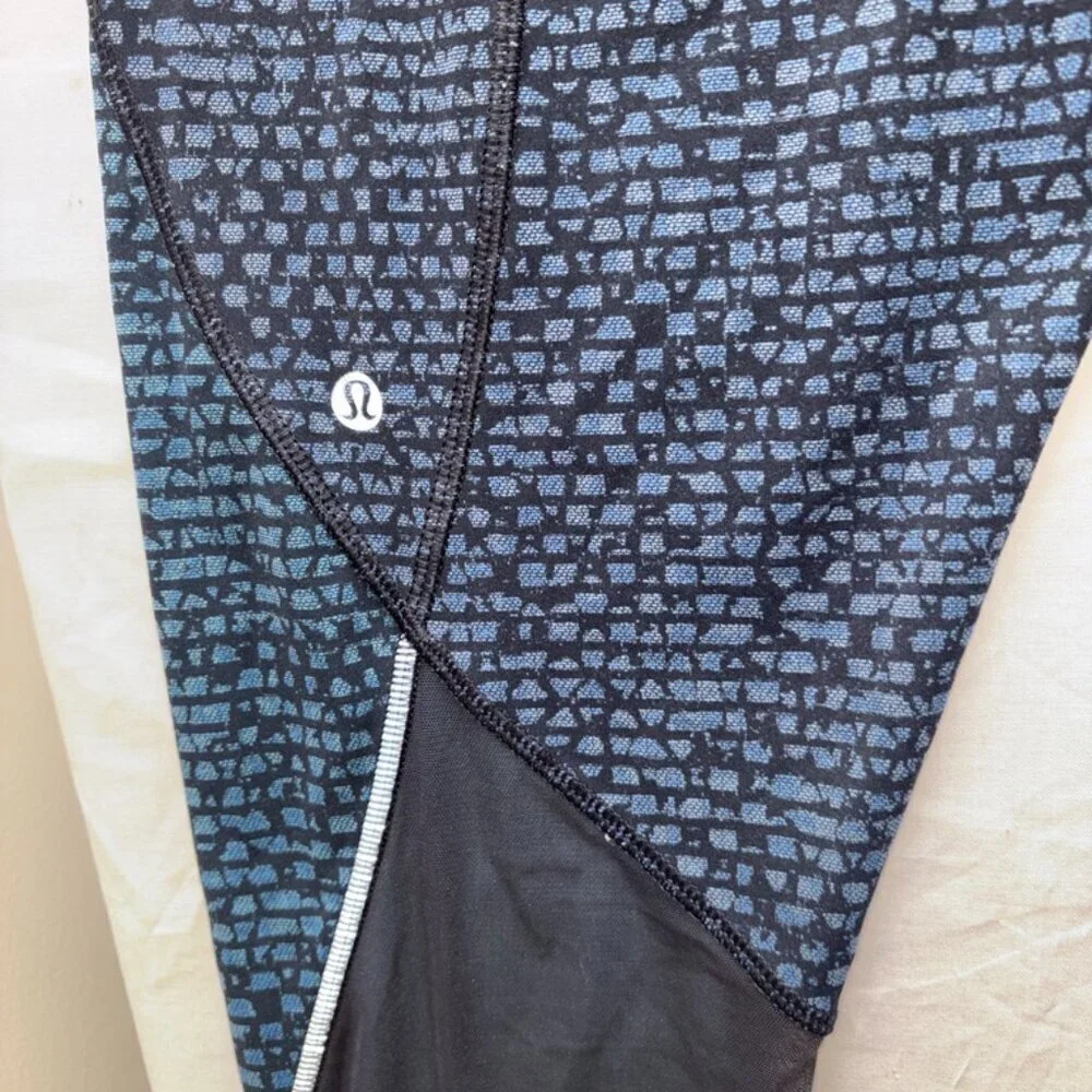 Lululemon Free Runner Crop Size 10 Shatter Weave Desert Teal Alberta Lake/Black